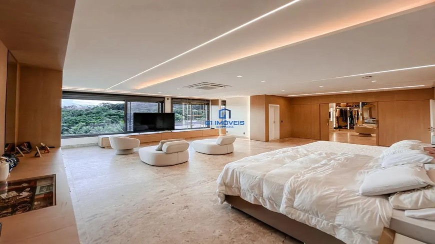 Detalhes de acabamento premium e luxo em Casa de Condomínio com 6 Quartos, Goiânia.