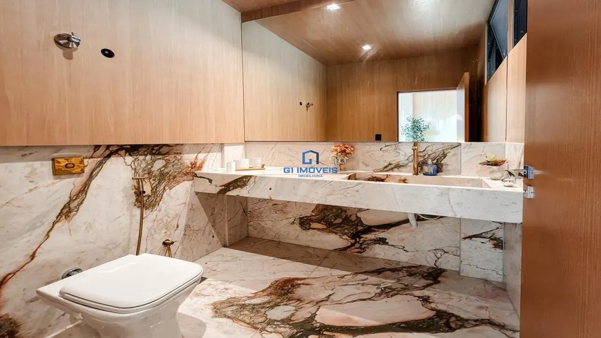 Detalhes de acabamento premium e luxo em Casa de Condomínio com 6 Quartos, Goiânia.