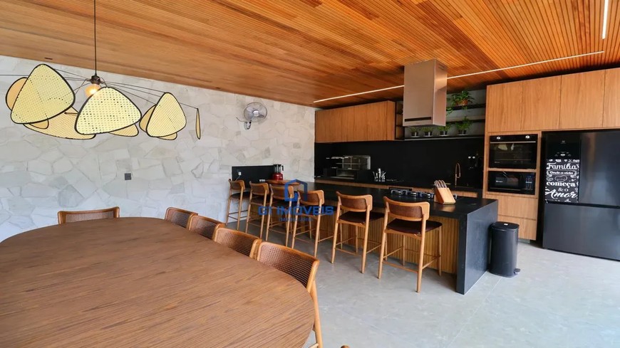 Detalhes de acabamento premium e luxo em Casa de Condomínio com 7 Quartos, Goiânia.