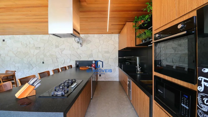 Detalhes de acabamento premium e luxo em Casa de Condomínio com 7 Quartos, Goiânia.
