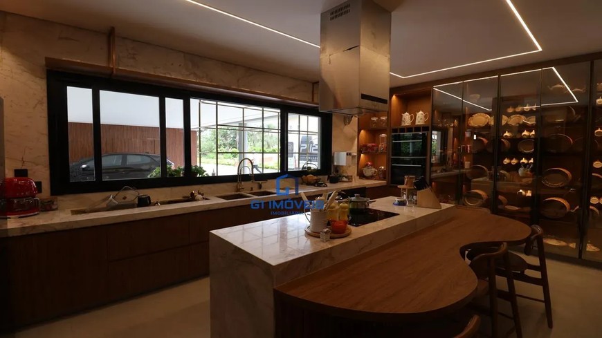 Detalhes de acabamento premium e luxo em Casa de Condomínio com 7 Quartos, Goiânia.