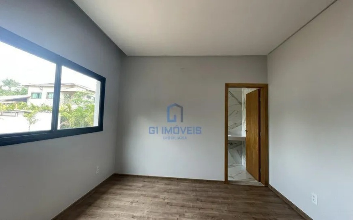 Ambiente íntimo com esquadrias de alumínio preto, garantindo vedação acústica e design moderno.