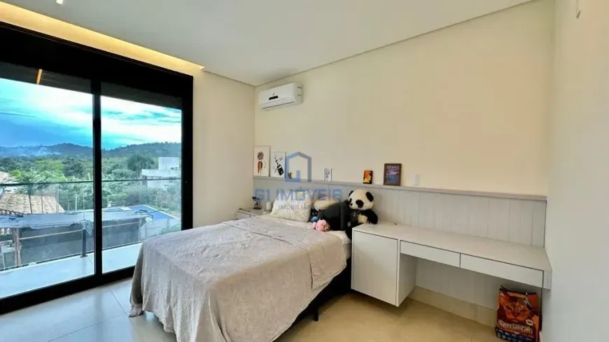 quarto-hospedes-vista-panoramica Quarto de hóspedes com marcenaria branca e vista privilegiada para o horizonte.