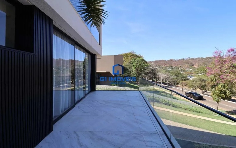 Detalhes de acabamento premium e luxo em Casa de Condomínio com 6 Quartos, Goiânia.