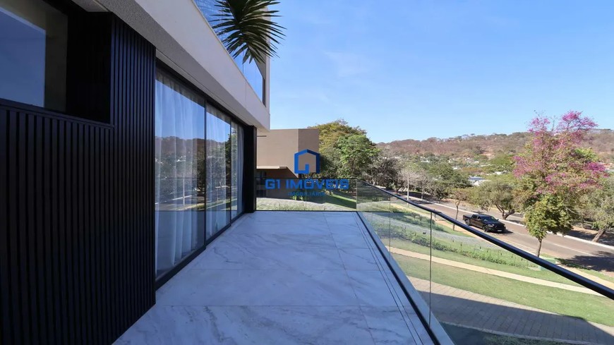Detalhes de acabamento premium e luxo em Casa de Condomínio com 6 Quartos, Goiânia.