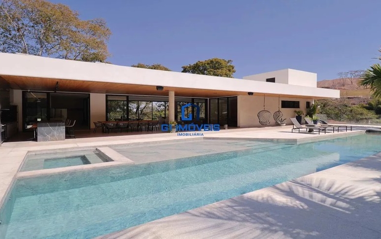 Detalhes de acabamento premium e luxo em Casa de Condomínio com 6 Quartos, Goiânia.
