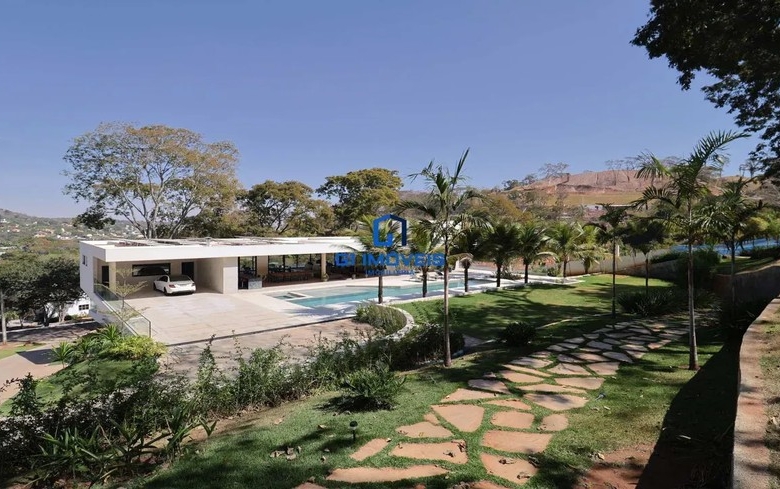 Detalhes de acabamento premium e luxo em Casa de Condomínio com 6 Quartos, Goiânia.