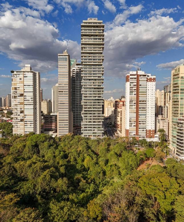 Vista externa com edifícios e torres residenciais no Epic City Home