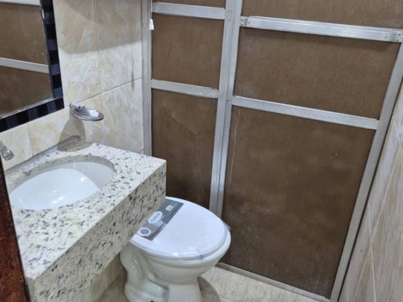 Banheiro com pia no Casa mobiliada no Jardim Novo Mundo