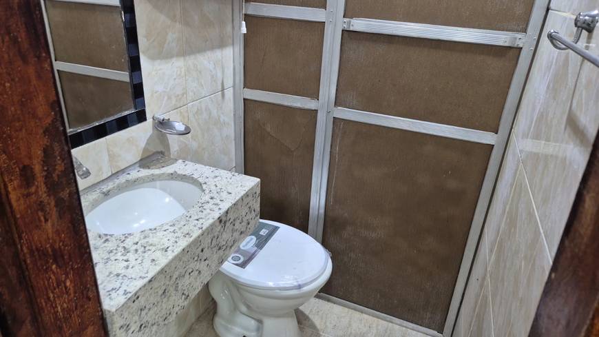 Banheiro com pia no Casa mobiliada no Jardim Novo Mundo