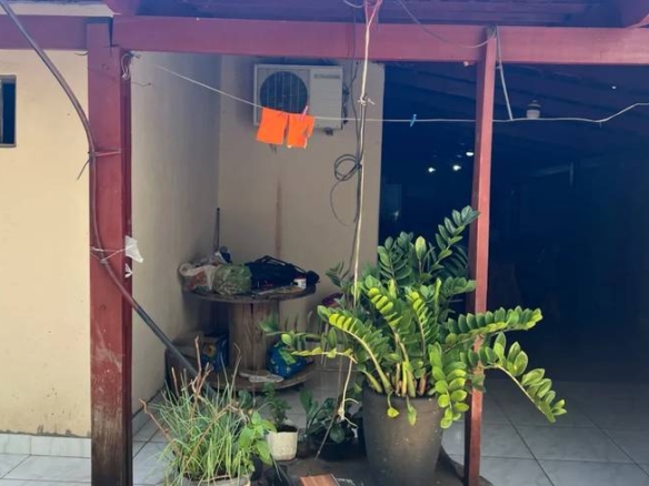 Fachada no Casa com ponto comercial no Parque Amazônia