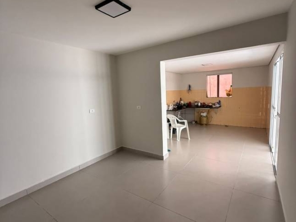 Sala de estar com piso no Casa no Setor Sudoeste, Goiânia