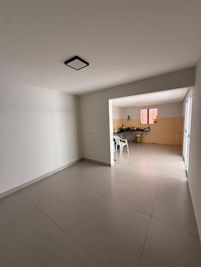 Sala de estar com piso no Casa no Setor Sudoeste, Goiânia