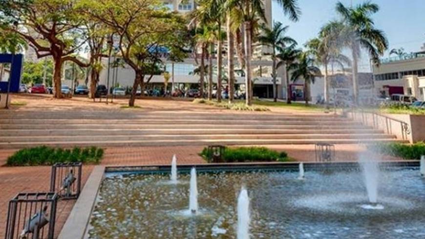 Área externa com fonte no Wonderful Residence