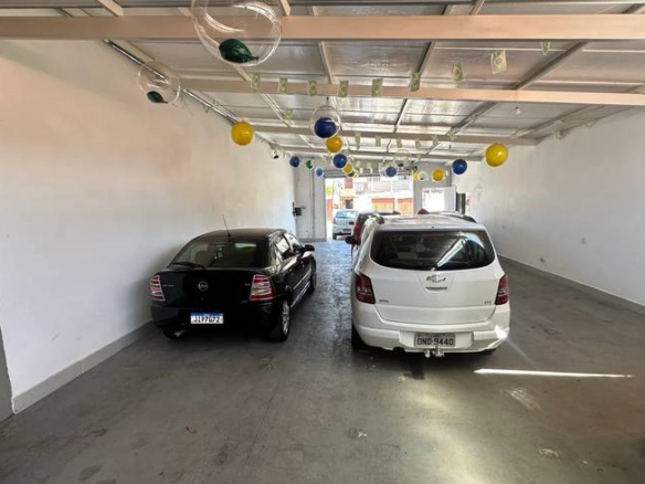 Garagem, além de iluminação embutida