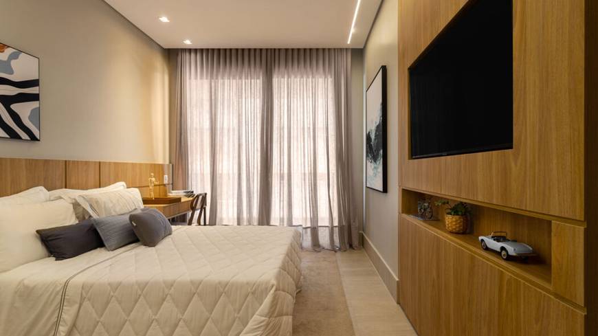Quarto com cama e armário